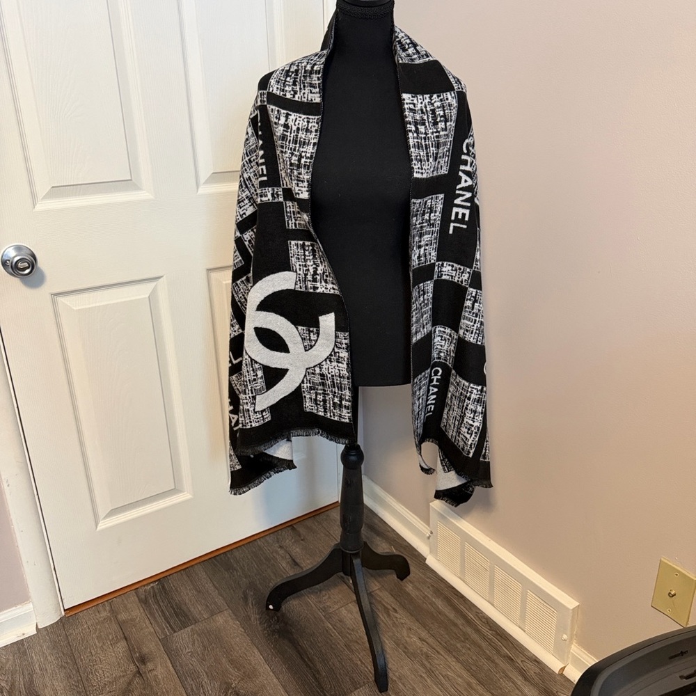 Chanel Monochrome Logo Pattern Wrap - image 5